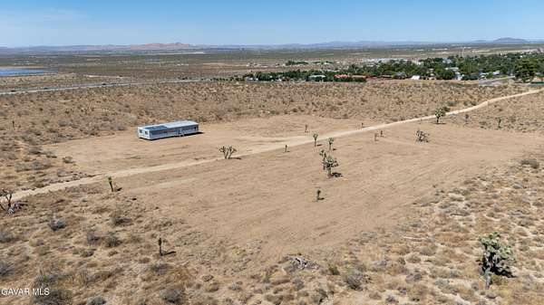 2.5 Acres of Residential Land for Sale in Pearblossom, California