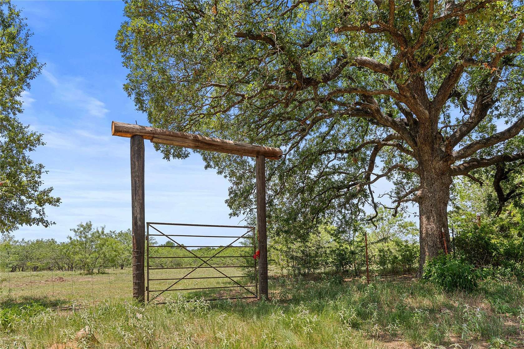 733 Acres of Land for Sale in Kemp, Texas