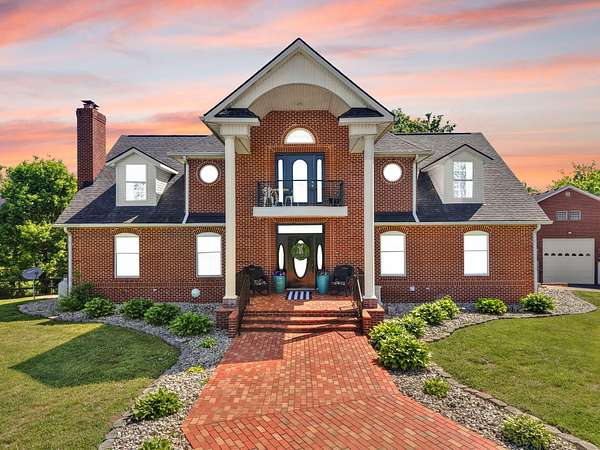 8 Acres of Land with Home for Sale in Somerset, Kentucky