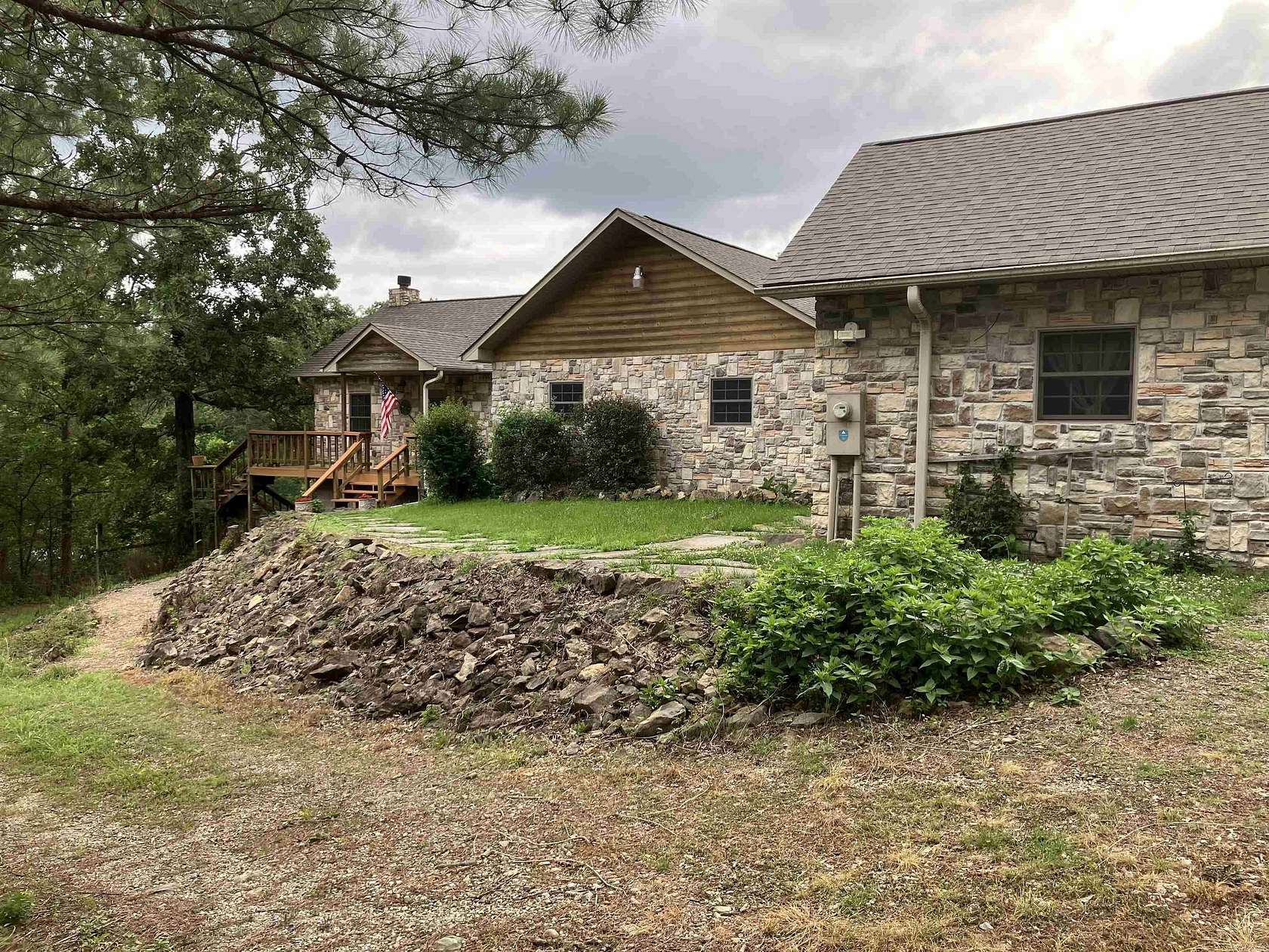 2.25 Acres of Land with Home for Sale in Hot Springs, Arkansas