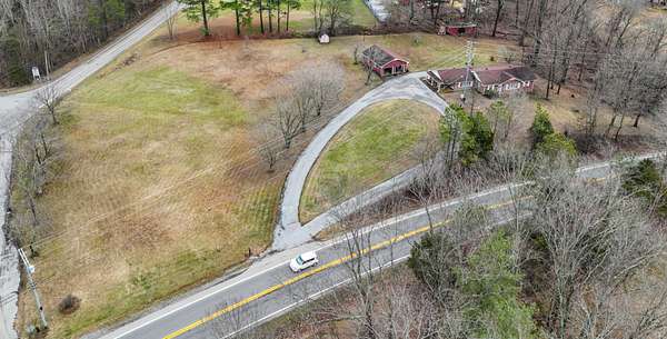2.88 Acres of Improved Commercial Land for Sale in Cunningham, Tennessee