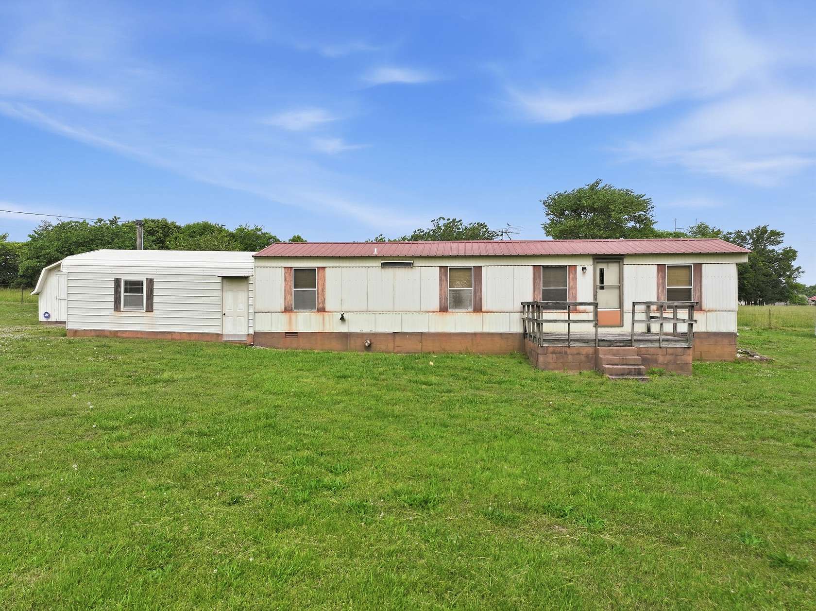 1.5 Acres of Improved Mixed-Use Land for Auction in Christiana, Tennessee