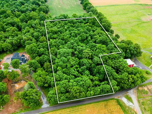 6 Acres of Residential Land for Sale in Adams, Tennessee