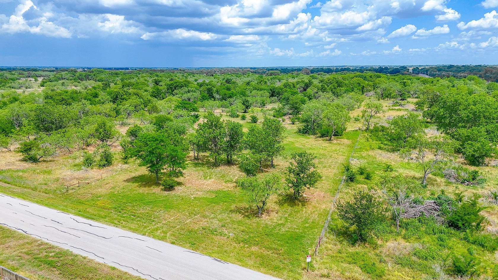 2 Acres of Residential Land for Sale in Corsicana, Texas
