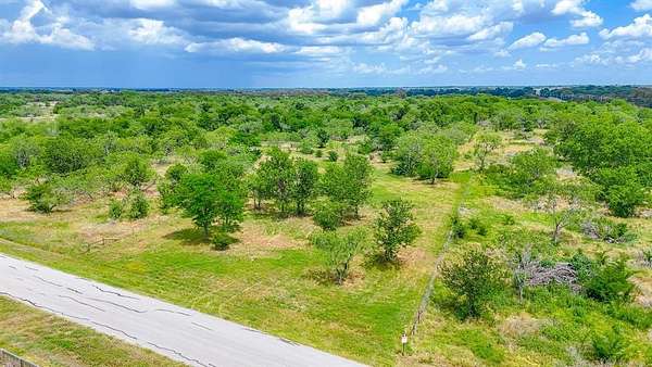 2 Acres of Residential Land for Sale in Corsicana, Texas
