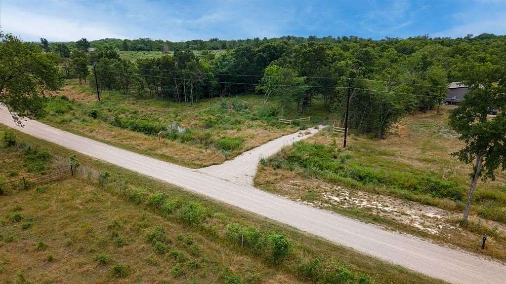 5 Acres of Residential Land for Sale in Kemp, Texas