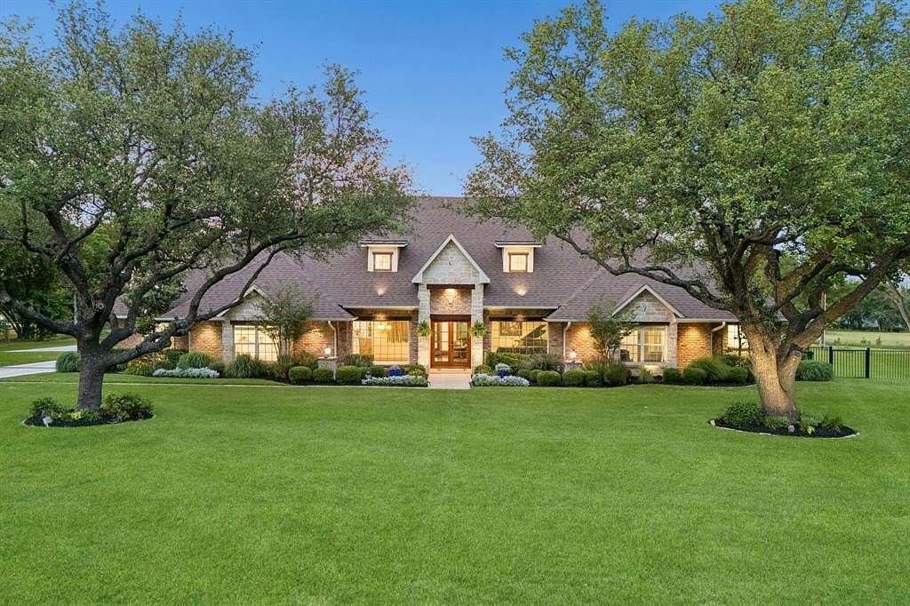 5 Acres of Land with Home for Sale in Fort Worth, Texas