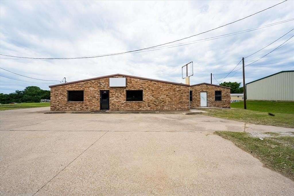 2 Acres of Improved Commercial Land for Sale in Reno, Texas