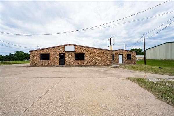 2 Acres of Improved Commercial Land for Sale in Reno, Texas