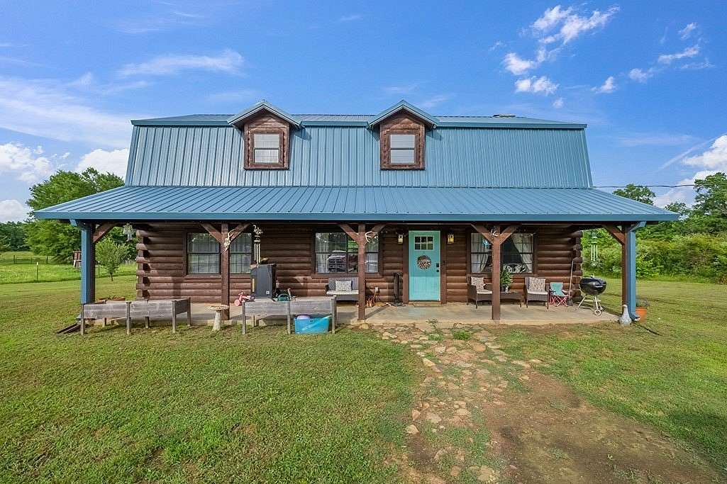 10.8 Acres of Land with Home for Sale in De Kalb, Texas