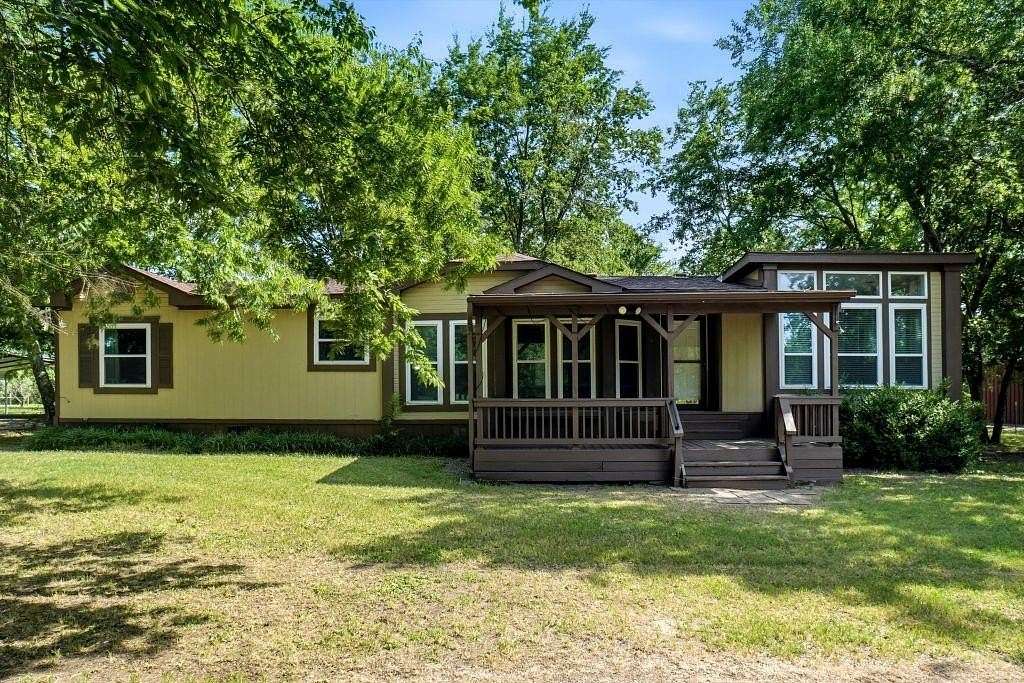 19.9 Acres of Land with Home for Sale in Greenville, Texas
