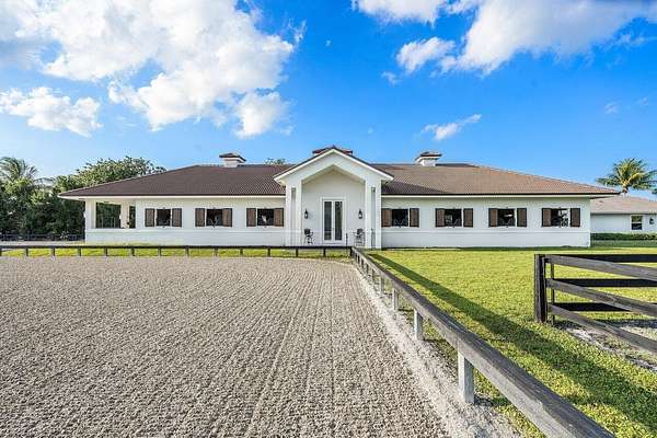 3 Acres of Land with Home for Lease in Wellington, Florida