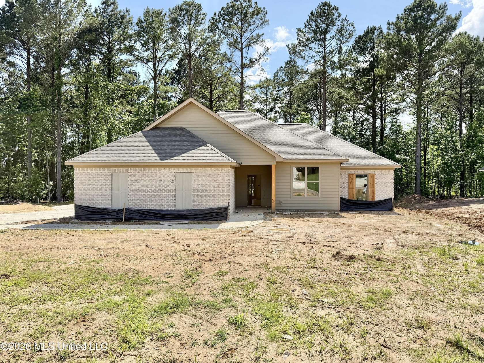 2 Acres of Land with Home for Sale in Brandon, Mississippi