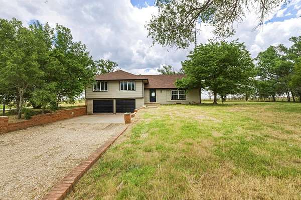 4.8 Acres of Land with Home for Sale in South Haven, Kansas