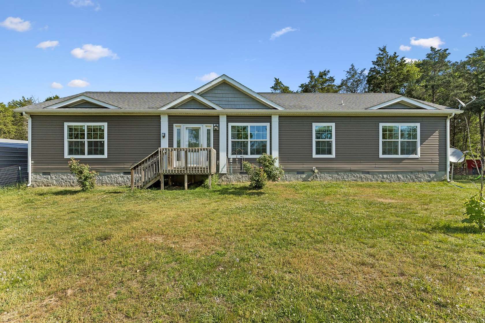 10 Acres of Land with Home for Sale in Columbia, Tennessee