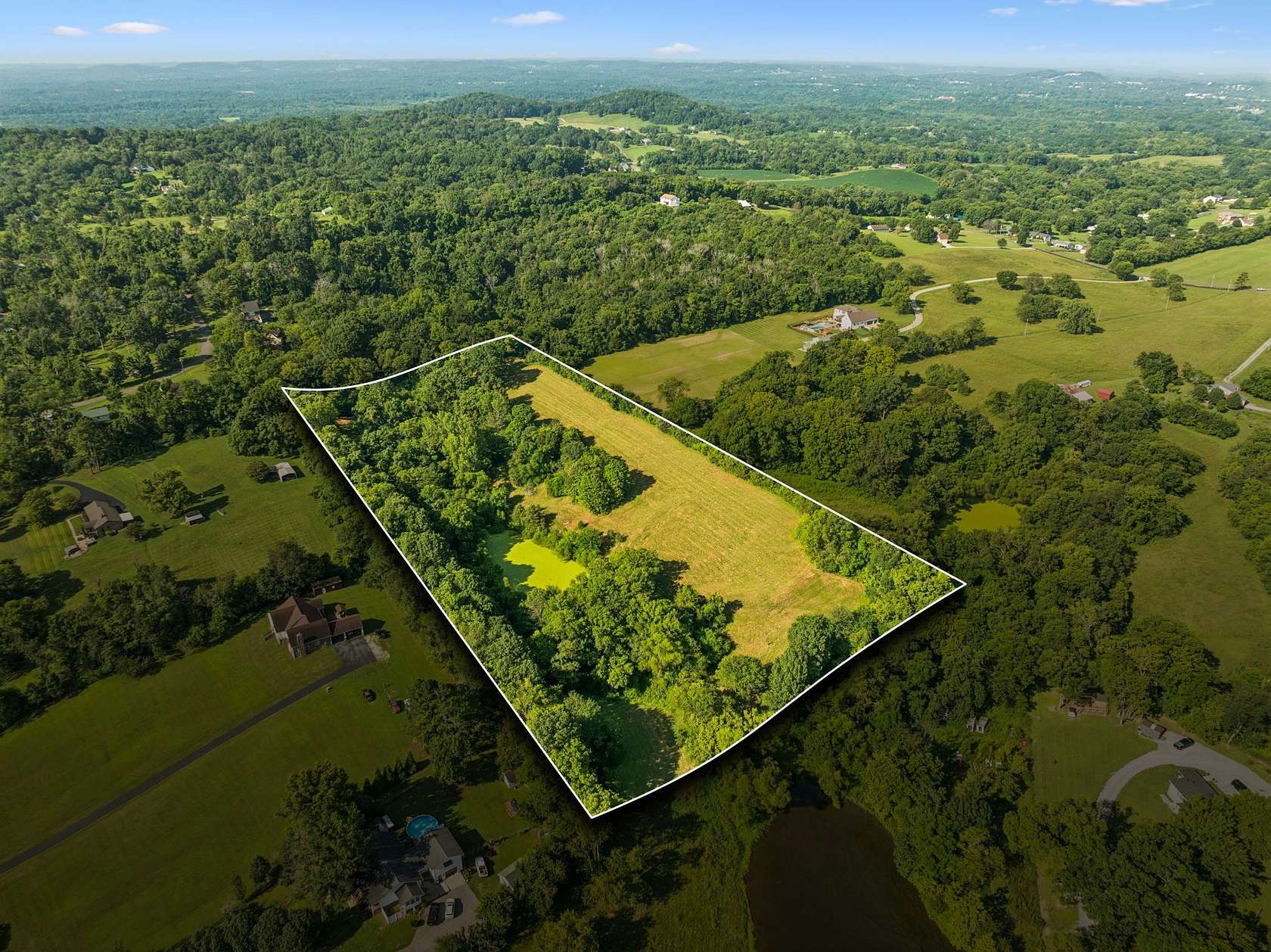 9.58 Acres of Residential Land for Sale in Columbia, Tennessee