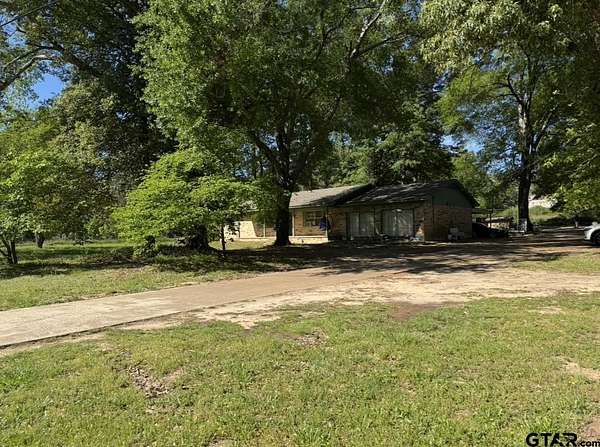 1.5 Acres of Land with Home for Sale in Tyler, Texas