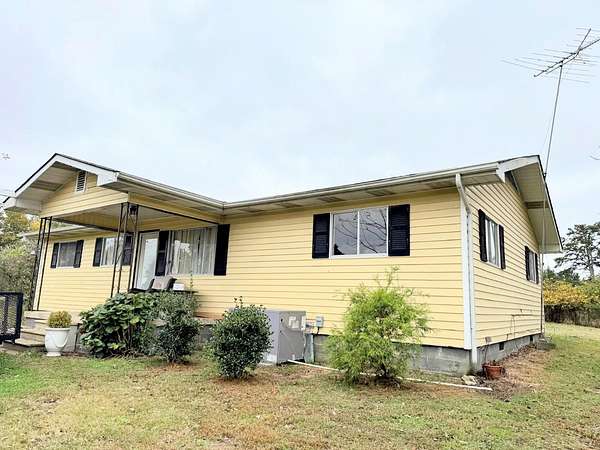 4.4 Acres of Land with Home for Lease in Trenton, Georgia