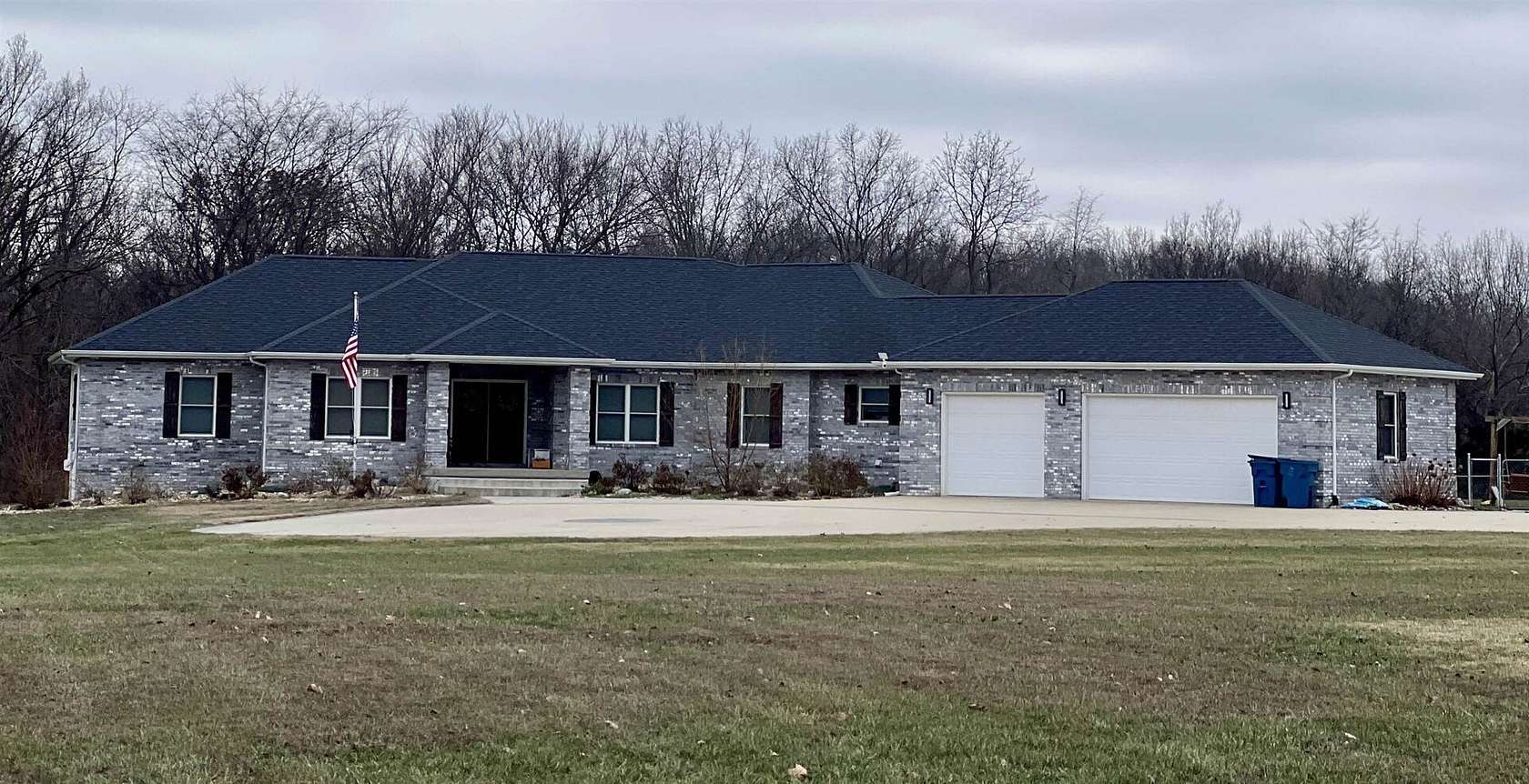 5 Acres of Land with Home for Sale in Woodlawn, Illinois