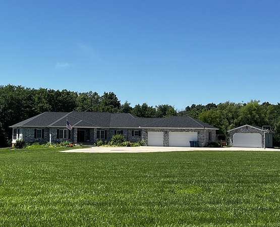 5 Acres of Land with Home for Sale in Woodlawn, Illinois
