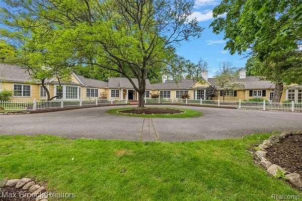 2.45 Acres of Land with Home for Sale in Bloomfield Hills, Michigan