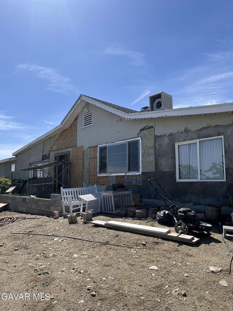 6.16 Acres of Land with Home for Sale in Littlerock, California