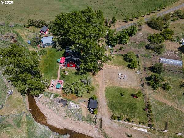 325 Acres of Land with Home for Sale in Lakeview, Oregon