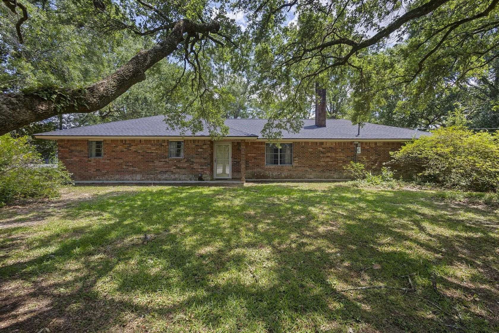 2 Acres of Improved Residential Land for Sale in Silsbee, Texas