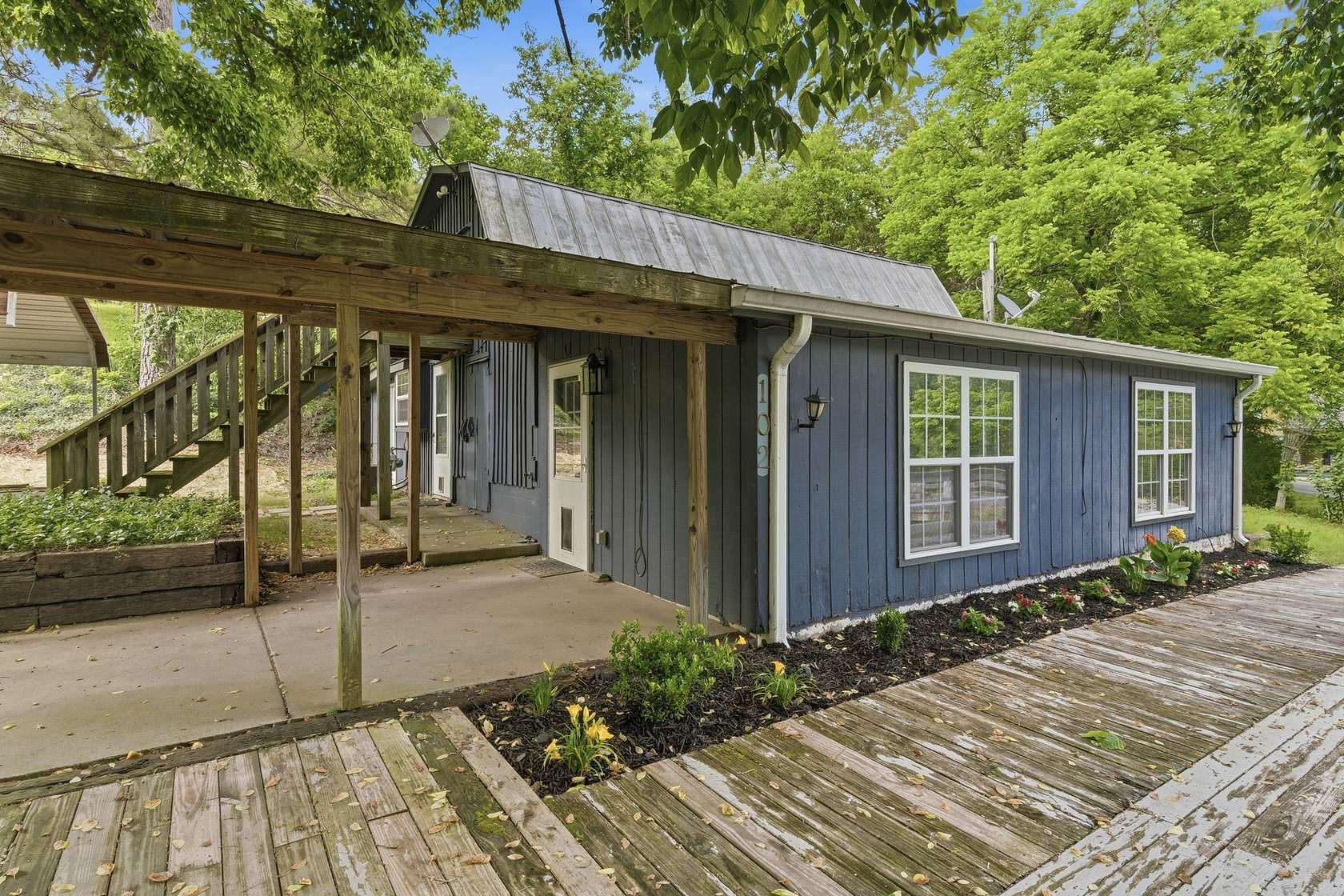 2.47 Acres of Land with Home for Sale in Charlotte, Tennessee