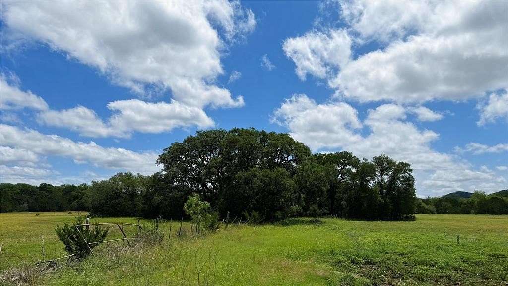 16.3 Acres of Agricultural Land for Sale in Pipe Creek, Texas