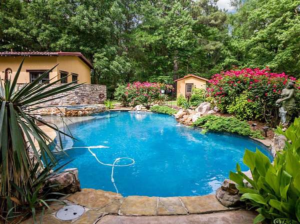 13.9 Acres of Land with Home for Sale in Pittsburg, Texas