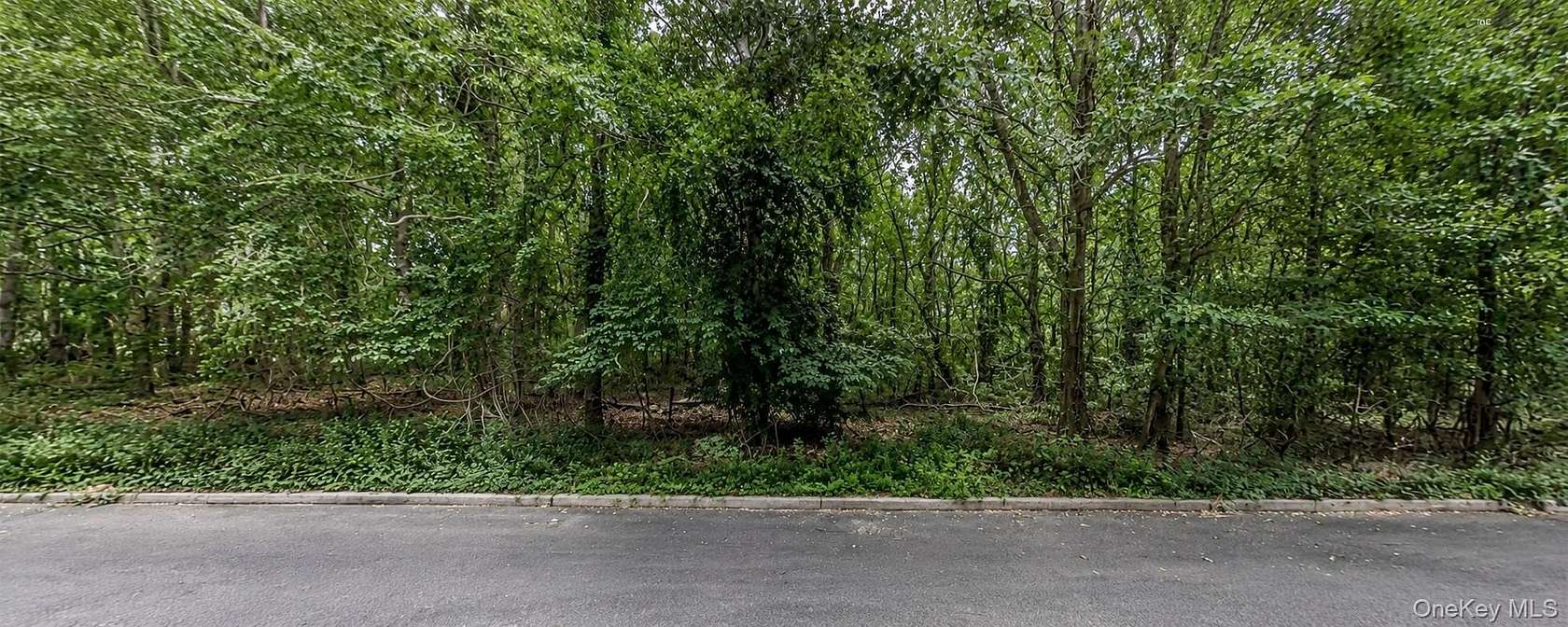 0.93 Acres of Residential Land for Sale in Manorville, New York