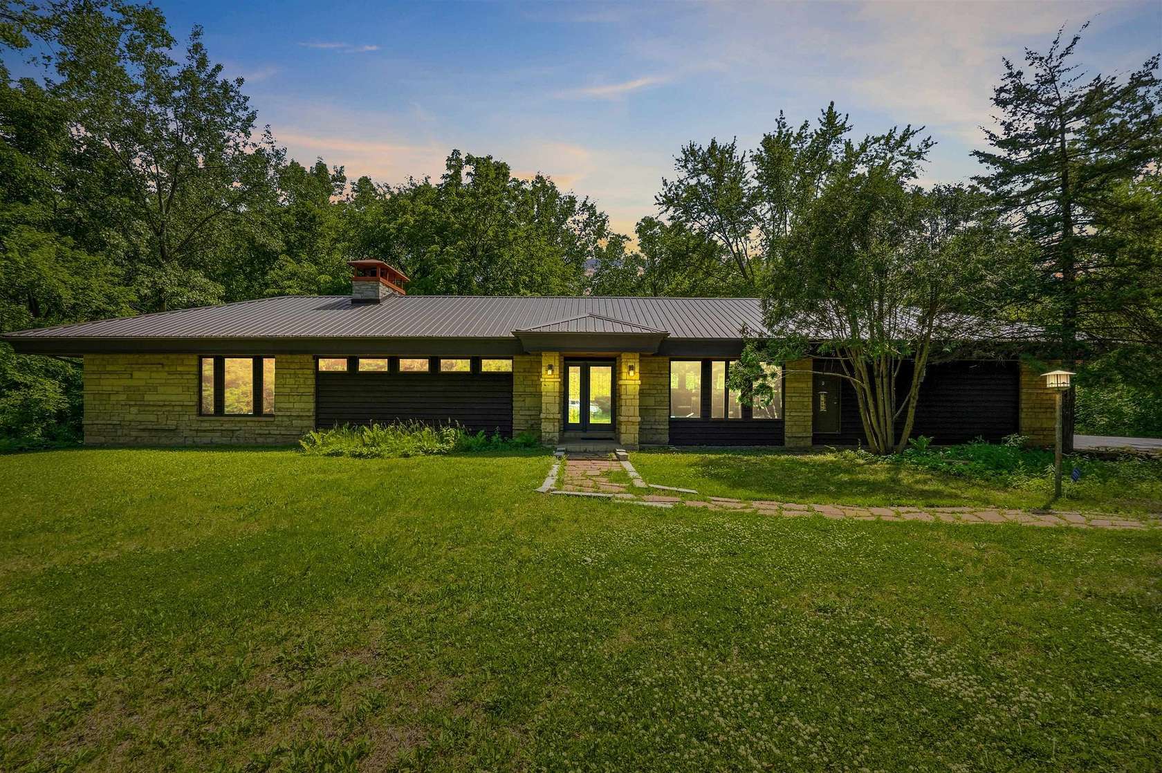 3.34 Acres of Land with Home for Sale in East Dubuque, Illinois