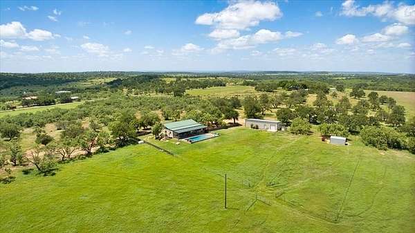 29.8 Acres of Agricultural Land with Home for Sale in Fredonia, Texas