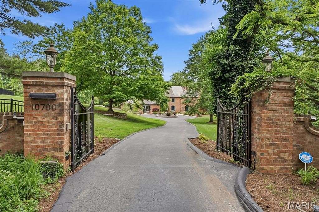 8.19 Acres of Land with Home for Sale in St. Louis, Missouri