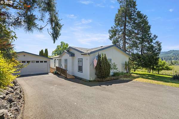 9 Acres of Land with Home for Sale in Sutherlin, Oregon