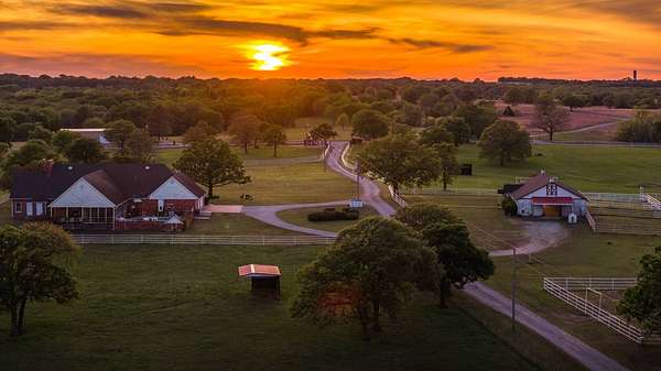 254 Acres of Land with Home for Sale in Ardmore, Oklahoma