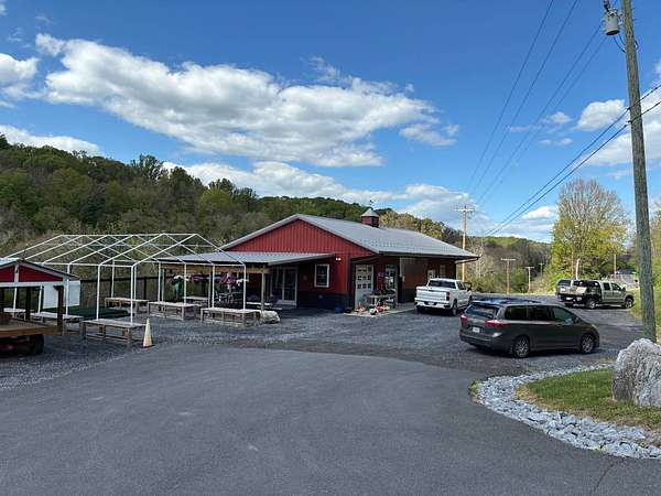5.49 Acres of Improved Mixed-Use Land for Lease in Bentonville, Virginia