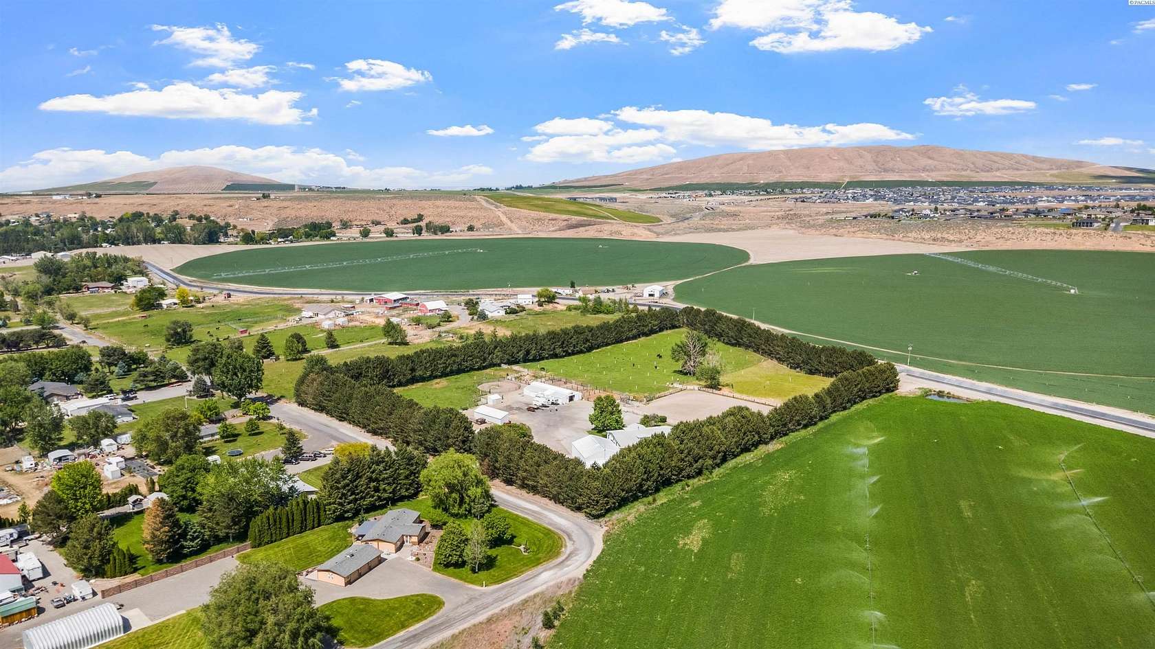 9 Acres of Land with Home for Sale in Benton City, Washington