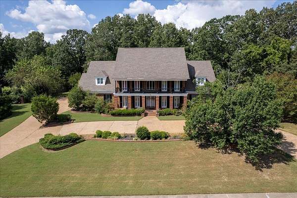 1.5 Acres of Land with Home for Sale in Germantown, Tennessee