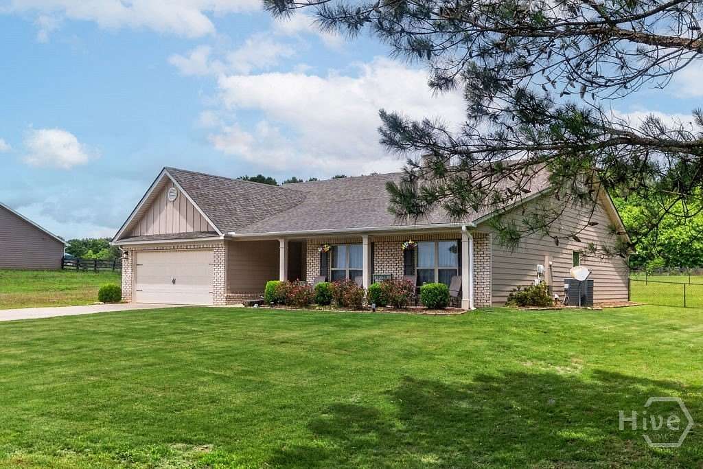 1.5 Acres of Land with Home for Sale in Winterville, Georgia