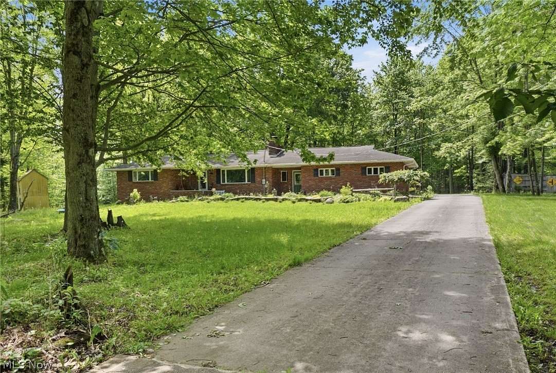 5.69 Acres of Land with Home for Sale in Farmdale, Ohio