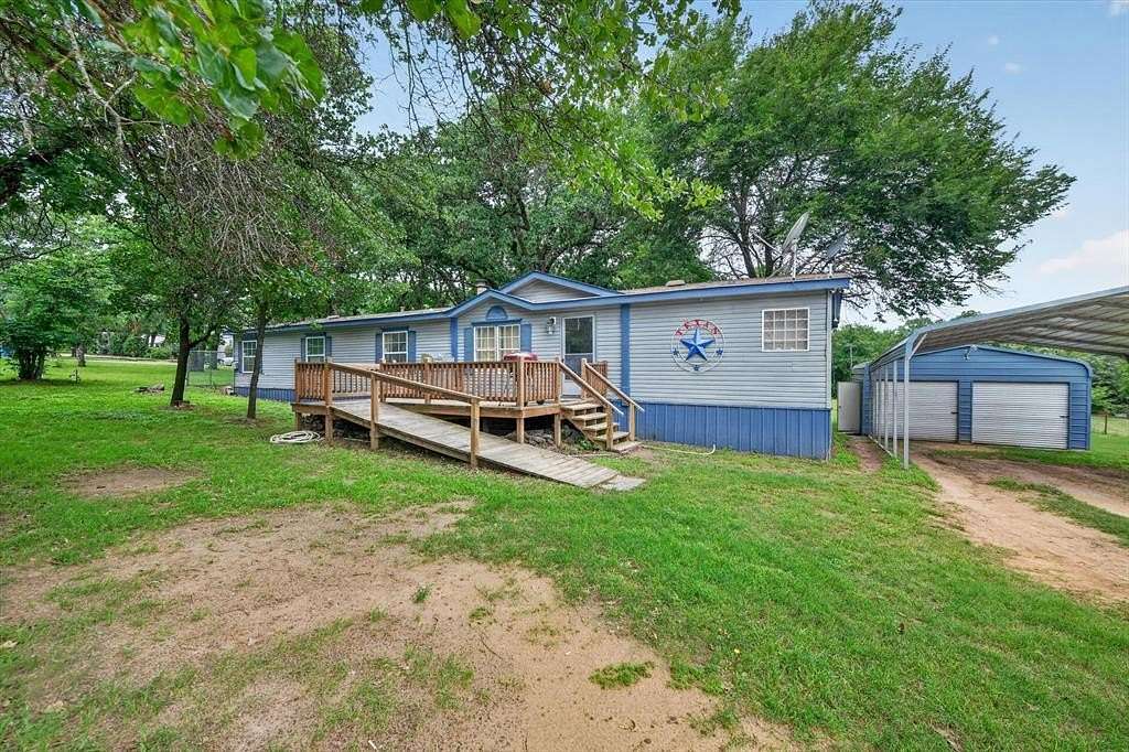 1.6 Acres of Land with Home for Sale in Boyd, Texas