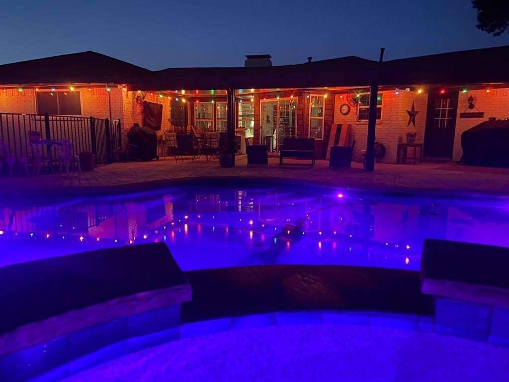 1.63 Acres of Land with Home for Sale in Oak Leaf, Texas