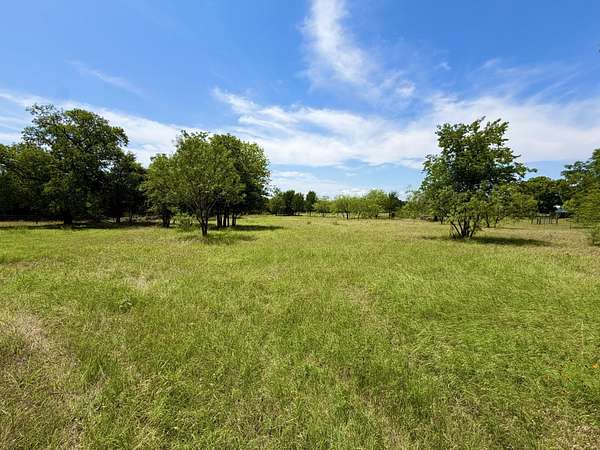 3 Acres of Improved Residential Land for Sale in Morgan, Texas