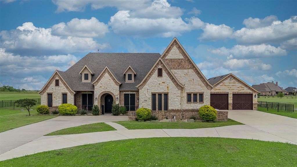 1.5 Acres of Land with Home for Sale in Rockwall, Texas
