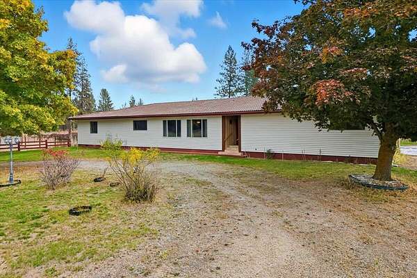 6.5 Acres of Land with Home for Sale in Kettle Falls, Washington