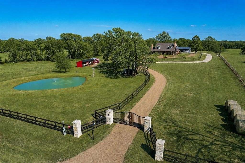2.57 Acres of Land with Home for Sale in Canton, Texas