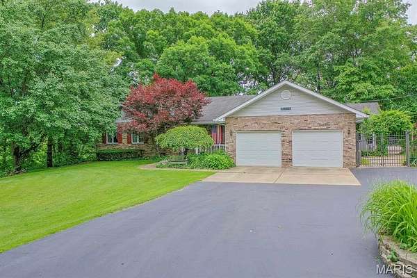 2 Acres of Land with Home for Sale in Alton, Illinois