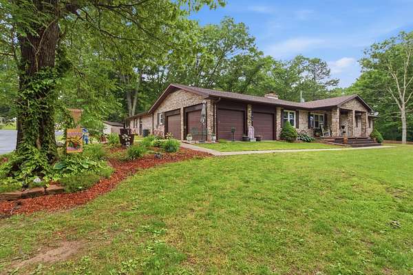10.3 Acres of Land with Home for Sale in Houston, Missouri